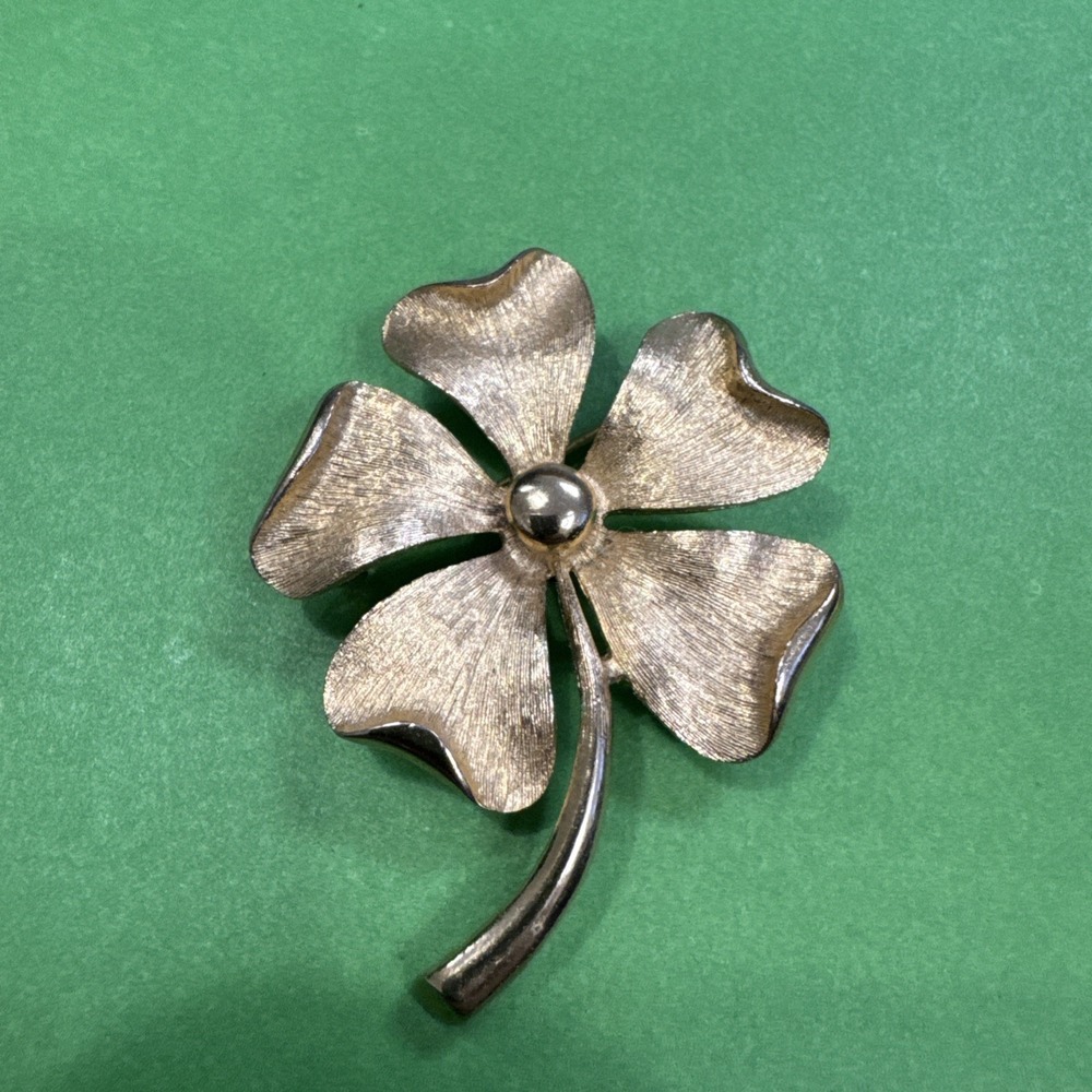 Vintage Sarah Coventry Textured Gold Tone Flower Brooch